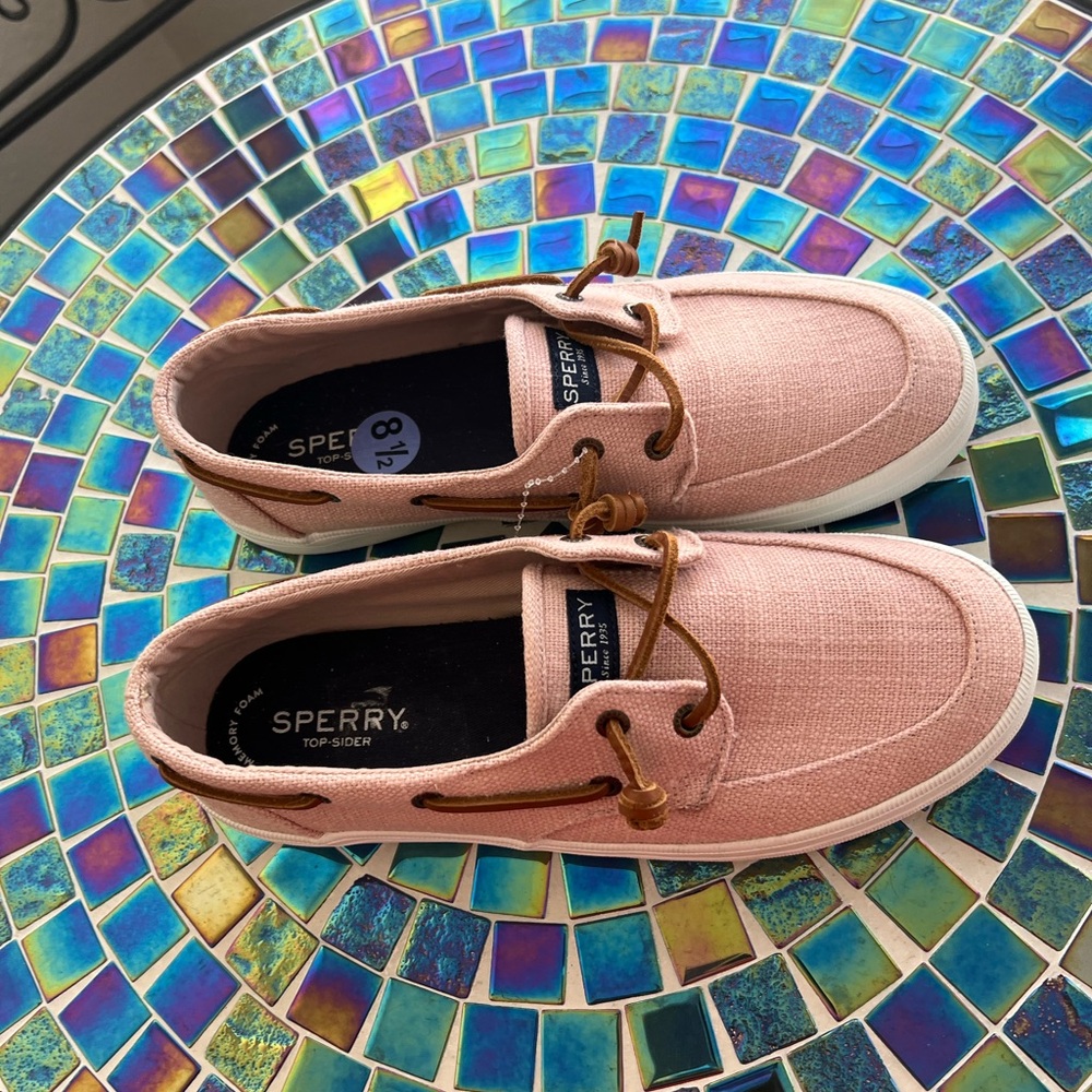 Sperry women’s Crest boat shoes